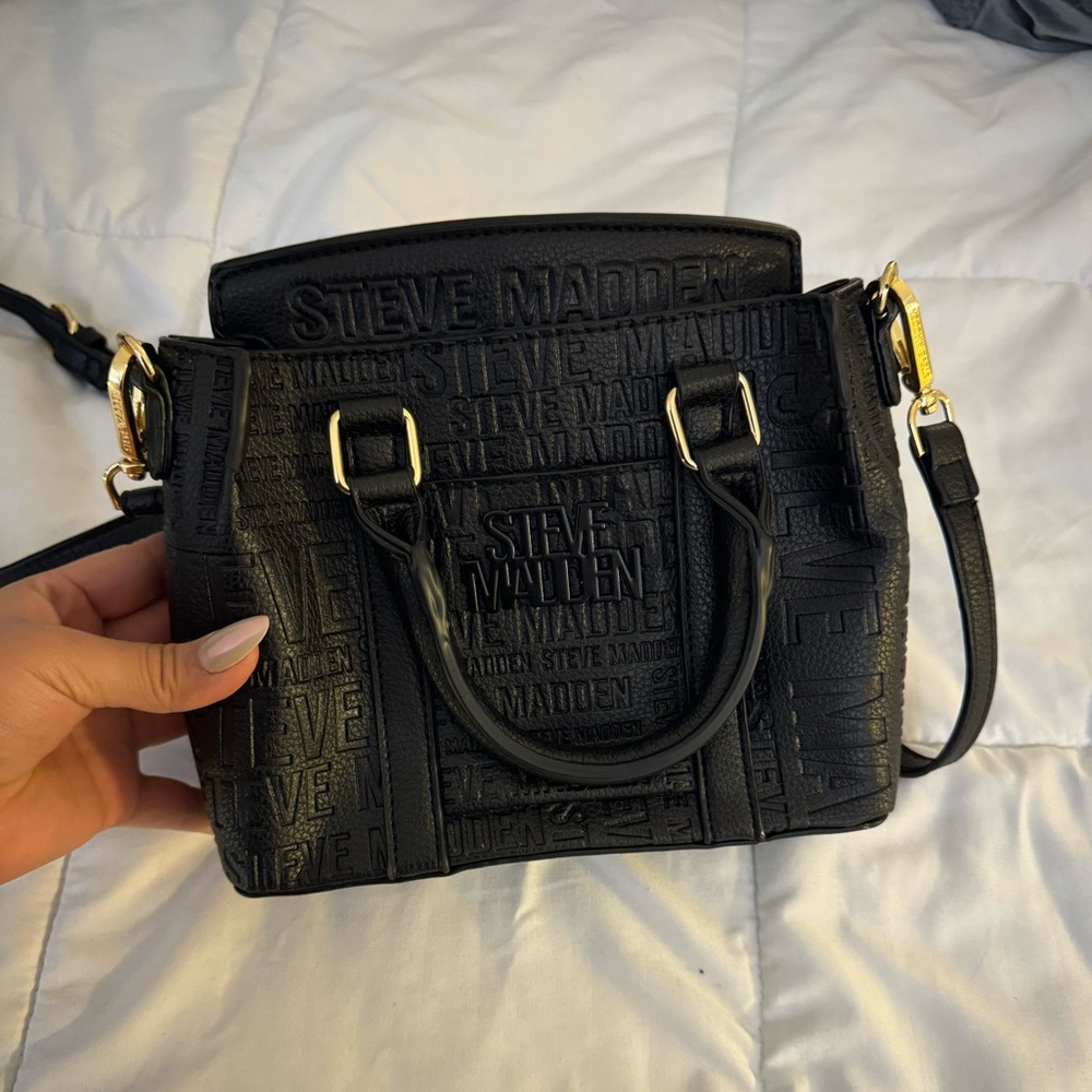 BRAND NEW STEVE MADDEN Logo Crossbody Bag
